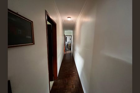 Casa à venda com 132m², 3 quartos e 6 vagasCorredor