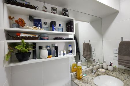 Apartamento à venda com 54m², 2 quartos e 1 vaga Apartamento à venda com 54m², 2 quartos e 1 vagaBanheiro Social