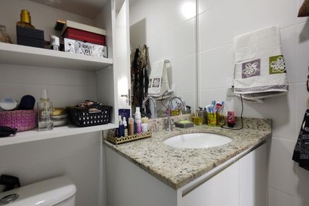Apartamento à venda com 54m², 2 quartos e 1 vaga Apartamento à venda com 54m², 2 quartos e 1 vagaBanheiro da Suíte 1