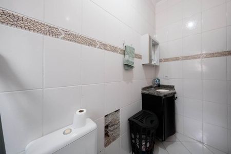 Casa à venda com 105m², 2 quartos e 2 vagasBanheiro da Suíte 2