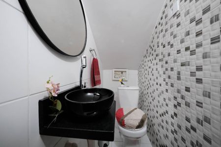 Casa à venda com 105m², 2 quartos e 2 vagasLavabo