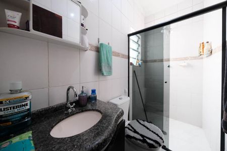 Casa à venda com 105m², 2 quartos e 2 vagasBanheiro da Suíte 1