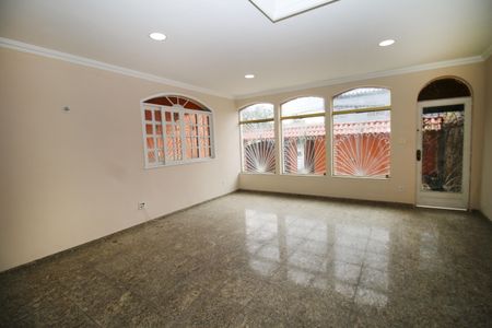 Casa para alugar com 200m², 5 quartos e 6 vagasSala