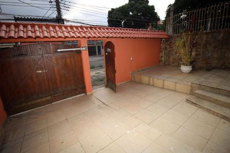 Casa para alugar com 200m², 4 quartos e 5 vagasQuintal frente