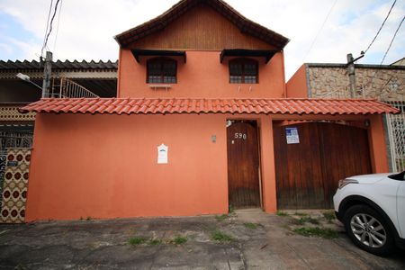 Casa para alugar com 200m², 4 quartos e 5 vagasFachada da casa