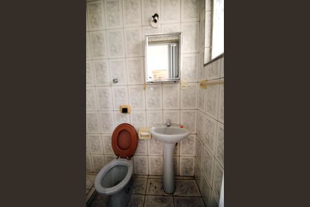 Casa para alugar com 200m², 4 quartos e 5 vagasBanheiro de serviço