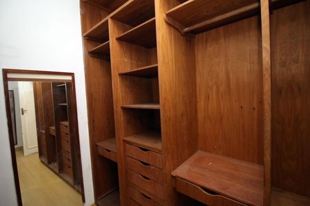 Casa para alugar com 200m², 4 quartos e 5 vagasCloset