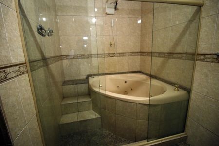 Casa para alugar com 200m², 4 quartos e 5 vagasBanheiro da Suíte 1