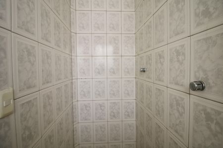 Casa para alugar com 200m², 4 quartos e 5 vagasBanheiro de serviço