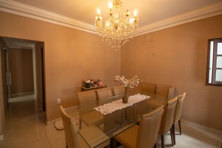 Casa à venda com 150m², 3 quartos e 1 vaga Casa à venda com 150m², 3 quartos e 1 vagaSala de Jantar