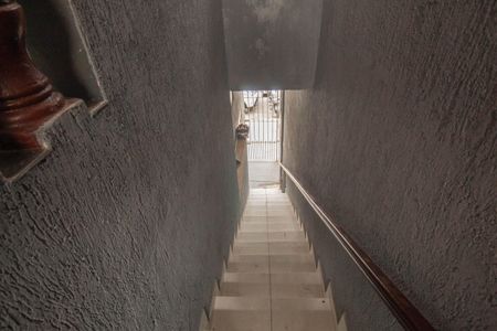 Casa à venda com 150m², 3 quartos e 1 vaga Casa à venda com 150m², 3 quartos e 1 vagaEscada