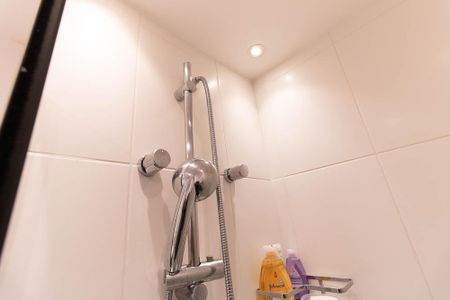 Apartamento à venda com 74m², 2 quartos e 2 vagas Apartamento à venda com 74m², 2 quartos e 2 vagasBanheiro Social