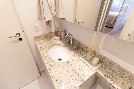 Apartamento à venda com 74m², 2 quartos e 2 vagas Apartamento à venda com 74m², 2 quartos e 2 vagasBanheiro da Suíte