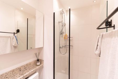 Apartamento à venda com 74m², 2 quartos e 2 vagas Apartamento à venda com 74m², 2 quartos e 2 vagasBanheiro Social