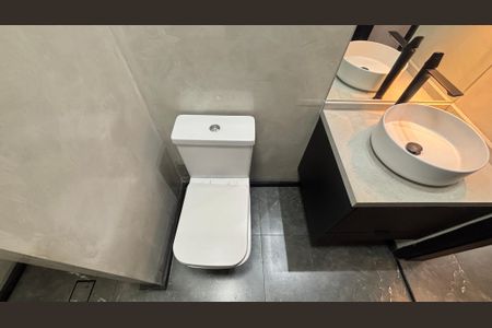 Apartamento à venda com 97m², 2 quartos e 2 vagas Apartamento à venda com 97m², 2 quartos e 2 vagasBanheiro da Suíte