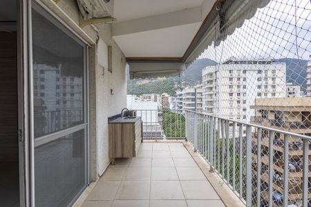 Apartamento à venda com 120m², 3 quartos e 2 vagas Apartamento à venda com 120m², 3 quartos e 2 vagasQuarto Suíte Varanda