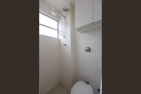 Apartamento à venda com 120m², 3 quartos e 2 vagas Apartamento à venda com 120m², 3 quartos e 2 vagasBanheiro de Serviço