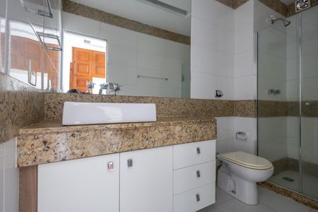 Apartamento à venda com 120m², 3 quartos e 2 vagas Apartamento à venda com 120m², 3 quartos e 2 vagasBanheiro Suíte