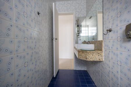 Apartamento à venda com 120m², 3 quartos e 2 vagas Apartamento à venda com 120m², 3 quartos e 2 vagasBanheiro Social