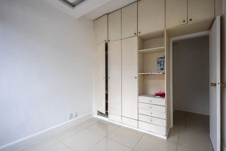 Apartamento à venda com 120m², 3 quartos e 2 vagas Apartamento à venda com 120m², 3 quartos e 2 vagasQuarto 2