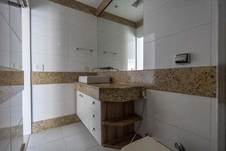 Apartamento à venda com 120m², 3 quartos e 2 vagas Apartamento à venda com 120m², 3 quartos e 2 vagasBanheiro Suíte