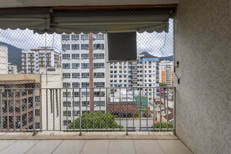 Apartamento à venda com 120m², 3 quartos e 2 vagas Apartamento à venda com 120m², 3 quartos e 2 vagasQuarto Suíte Varanda