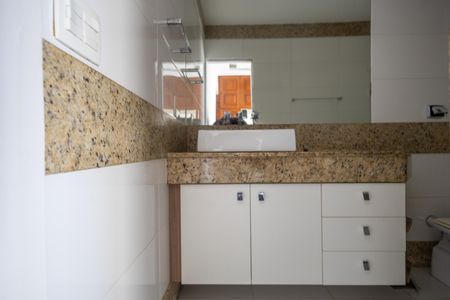 Apartamento à venda com 120m², 3 quartos e 2 vagas Apartamento à venda com 120m², 3 quartos e 2 vagasBanheiro Suíte
