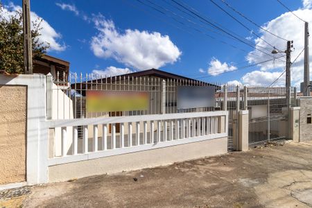 Casa à venda com 260m², 3 quartos e 4 vagas Casa à venda com 260m², 3 quartos e 4 vagasFachada