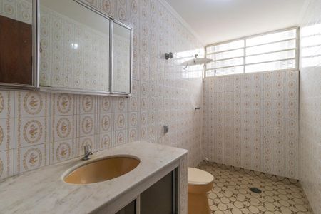 Casa à venda com 260m², 3 quartos e 4 vagas Casa à venda com 260m², 3 quartos e 4 vagasBanheiro social