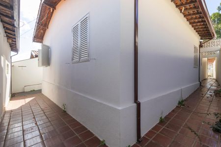 Casa à venda com 260m², 3 quartos e 4 vagas Casa à venda com 260m², 3 quartos e 4 vagasQuintal