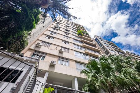 Apartamento à venda com 232m², 3 quartos e 2 vagas Apartamento à venda com 232m², 3 quartos e 2 vagasFachada