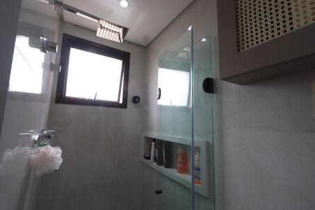 Apartamento à venda com 81m², 2 quartos e 2 vagasBanheiro da Suíte