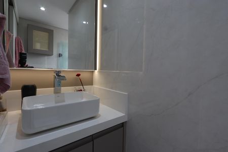 Apartamento à venda com 81m², 2 quartos e 2 vagasBanheiro da Suíte