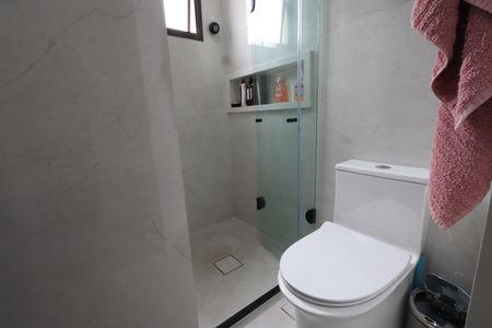 Apartamento à venda com 81m², 2 quartos e 2 vagasBanheiro da Suíte