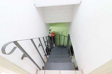 Casa para alugar com 42m², 2 quartos e 1 vagaEscada de Acesso aos Quartos