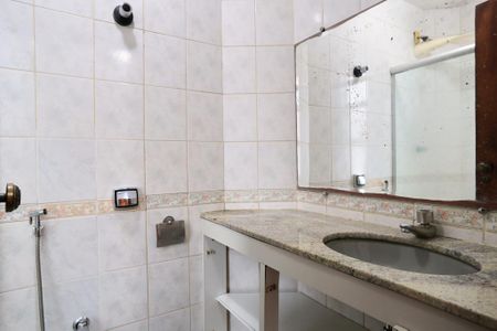 Banheiro da Suíte de apartamento para alugar com 3 quartos, 130m² em Sagrada Família, Belo Horizonte