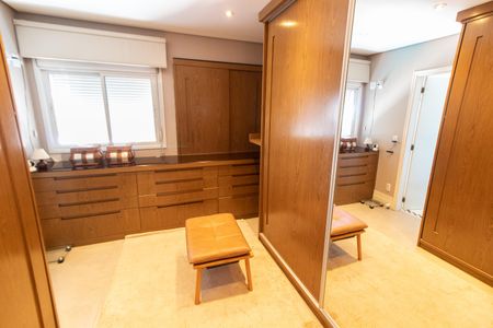 Apartamento à venda com 108m², 2 quartos e 2 vagasCloset da Suíte