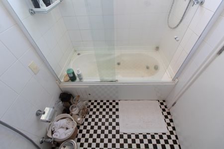 Apartamento à venda com 108m², 2 quartos e 2 vagasBanheiro da Suíte