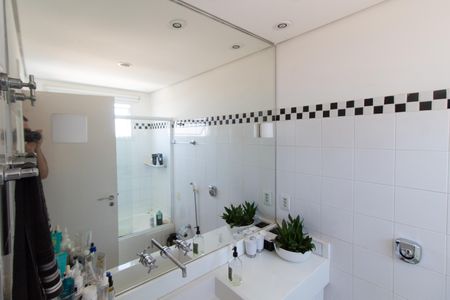 Apartamento à venda com 108m², 2 quartos e 2 vagasBanheiro da Suíte