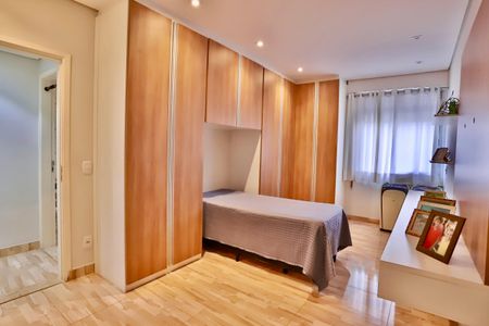 Apartamento à venda com 212m², 3 quartos e 2 vagasSuíte 2