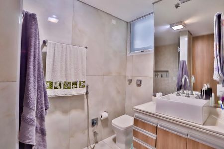 Apartamento à venda com 212m², 3 quartos e 2 vagasBanheiro da Suíte 1