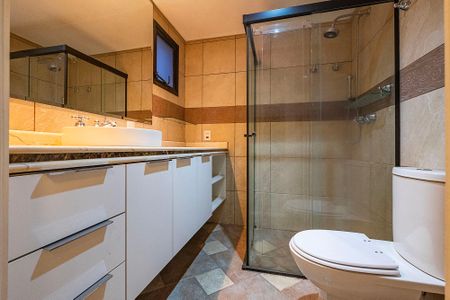 Apartamento à venda com 170m², 4 quartos e 3 vagas Apartamento à venda com 170m², 4 quartos e 3 vagasBanheiro da Suíte 1