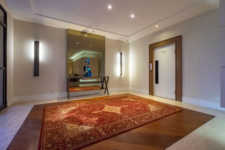 Apartamento à venda com 170m², 4 quartos e 3 vagas Apartamento à venda com 170m², 4 quartos e 3 vagasHall de entrada