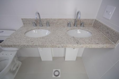 Apartamento à venda com 123m², 3 quartos e 2 vagas Apartamento à venda com 123m², 3 quartos e 2 vagasBanheiro da Suíte 1