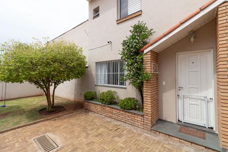 Casa de condomínio à venda com 98m², 3 quartos e 2 vagasFachada da casa