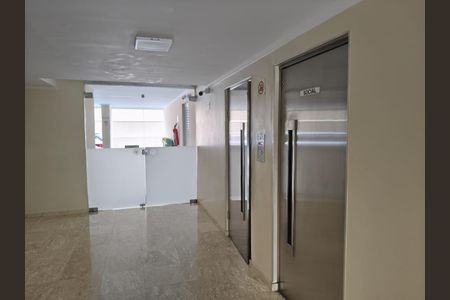 Apartamento à venda com 42m², 1 quarto e sem vaga Apartamento à venda com 42m², 1 quarto e sem vagaElevadores