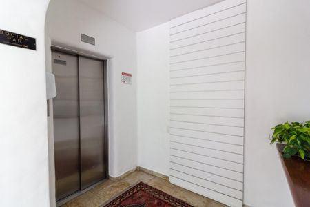 Apartamento à venda com 265m², 4 quartos e 2 vagas Apartamento à venda com 265m², 4 quartos e 2 vagasElevador