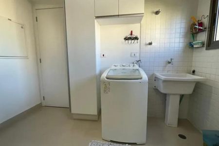 Apartamento à venda com 160m², 3 quartos e 3 vagas Apartamento à venda com 160m², 3 quartos e 3 vagasÁrea de Serviço