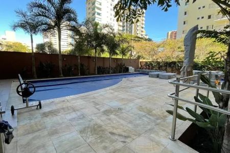 Apartamento à venda com 160m², 3 quartos e 3 vagas Apartamento à venda com 160m², 3 quartos e 3 vagasÁrea comum - Piscina