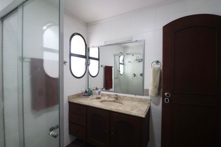 Apartamento para alugar com 144m², 4 quartos e 1 vaga Apartamento para alugar com 144m², 4 quartos e 1 vagaBanheiro da Suíte 1